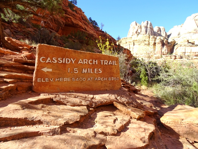 Cassidy Arch Trail - Capitol Reef National Park