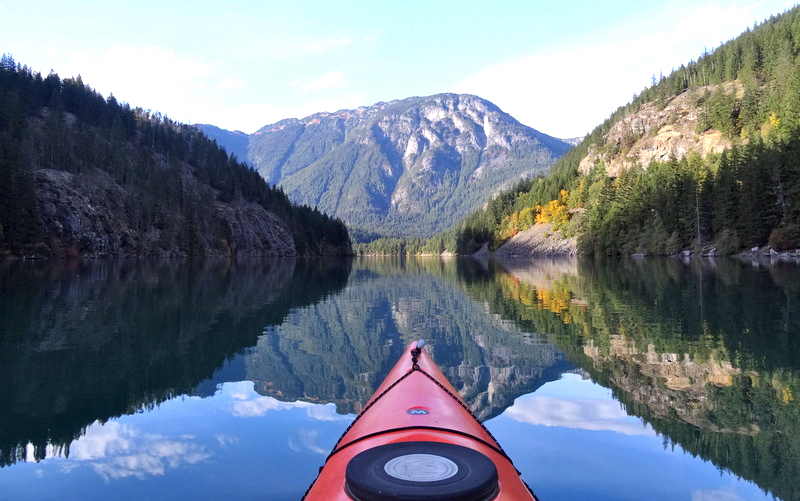 Kayakaing Diablo Lake